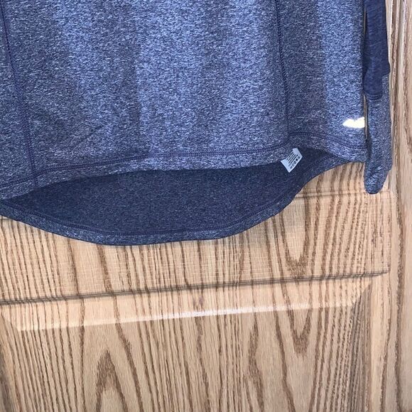 NWOT Women’s Avia medium lightweight blue hoodie - Picture 4 of 9